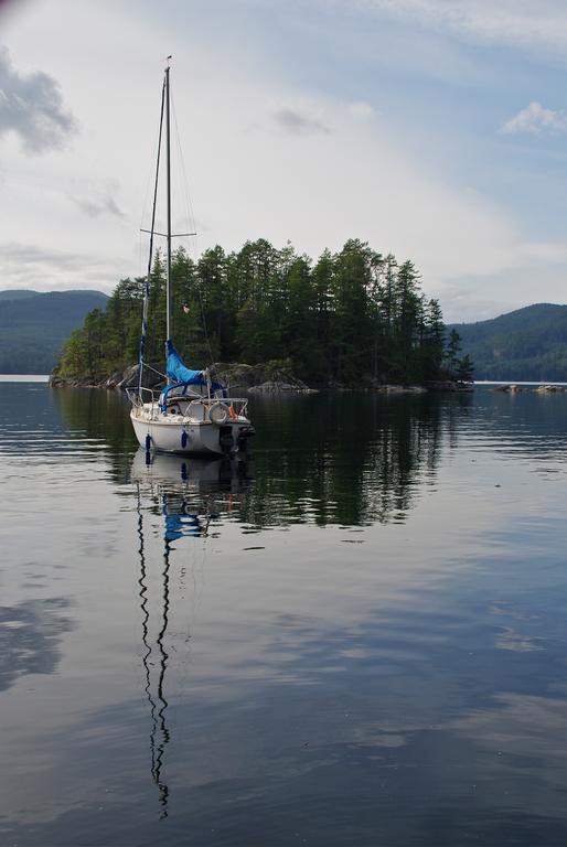 Tranquility Bay Waterfront Inn Sechelt Exteriér fotografie