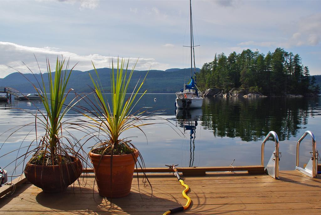 Tranquility Bay Waterfront Inn Sechelt Exteriér fotografie