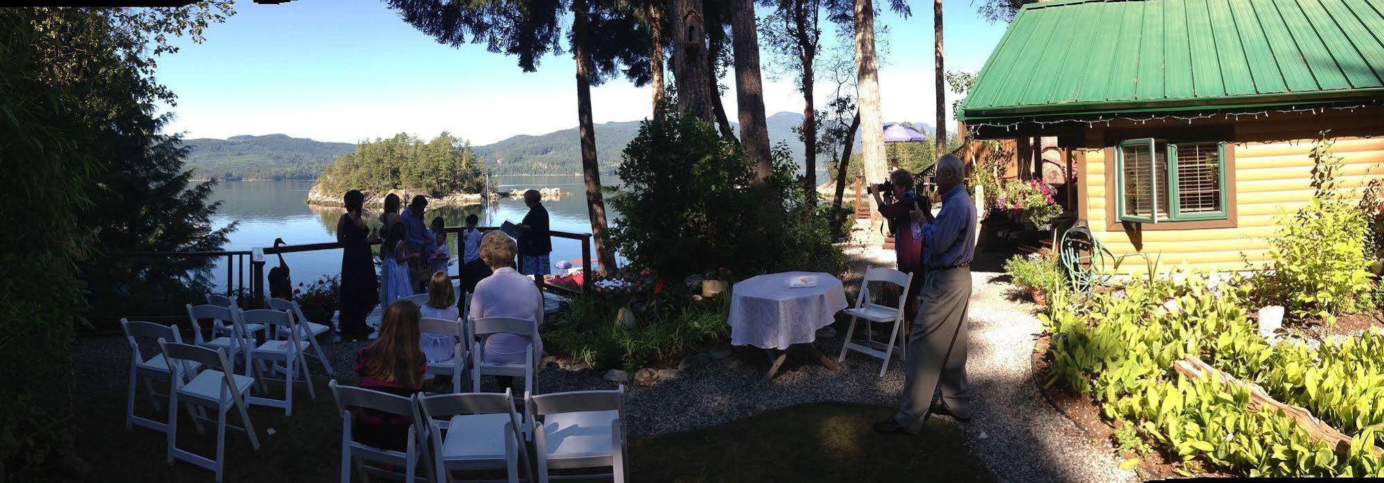 Tranquility Bay Waterfront Inn Sechelt Exteriér fotografie