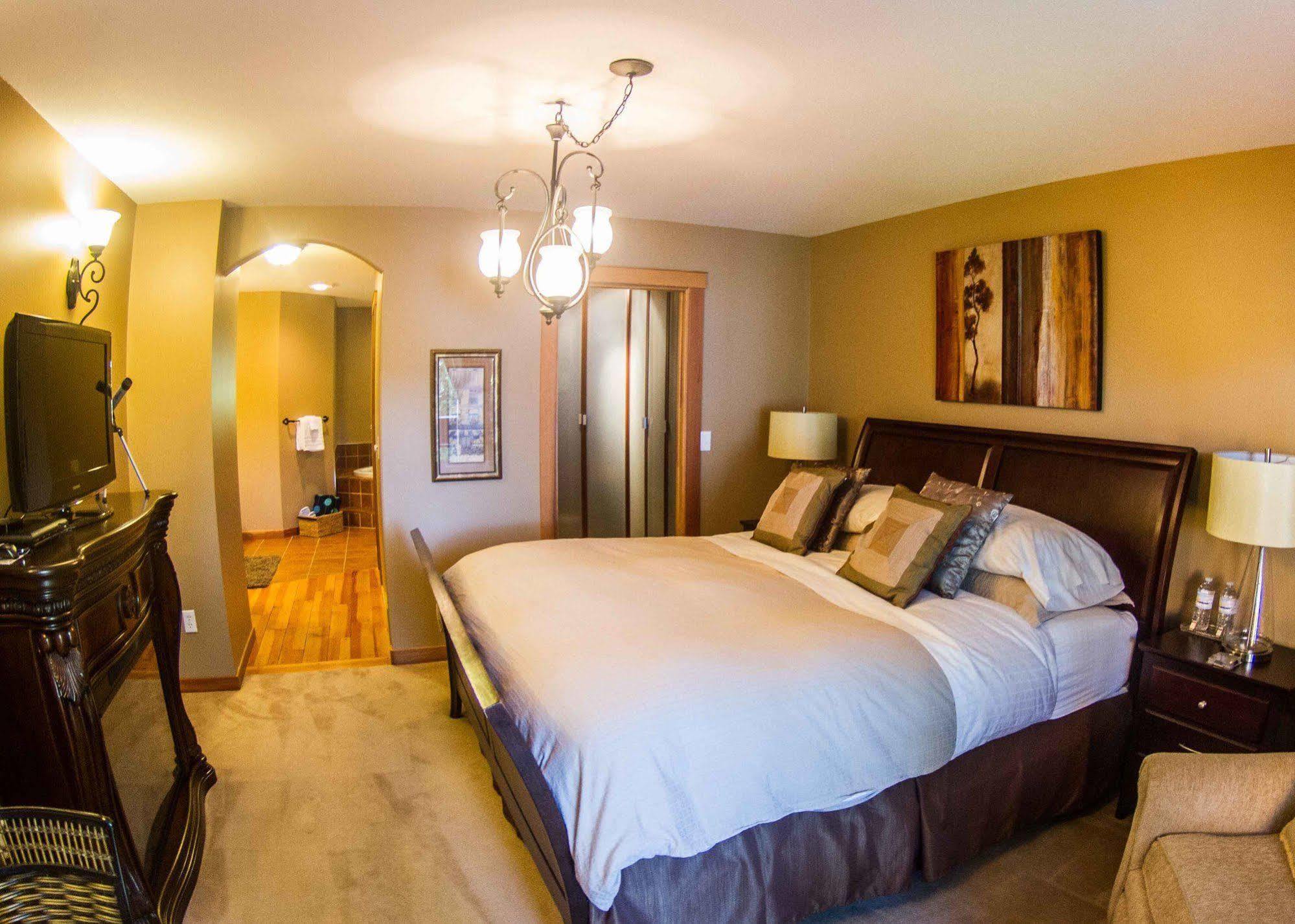 Tranquility Bay Waterfront Inn Sechelt Exteriér fotografie