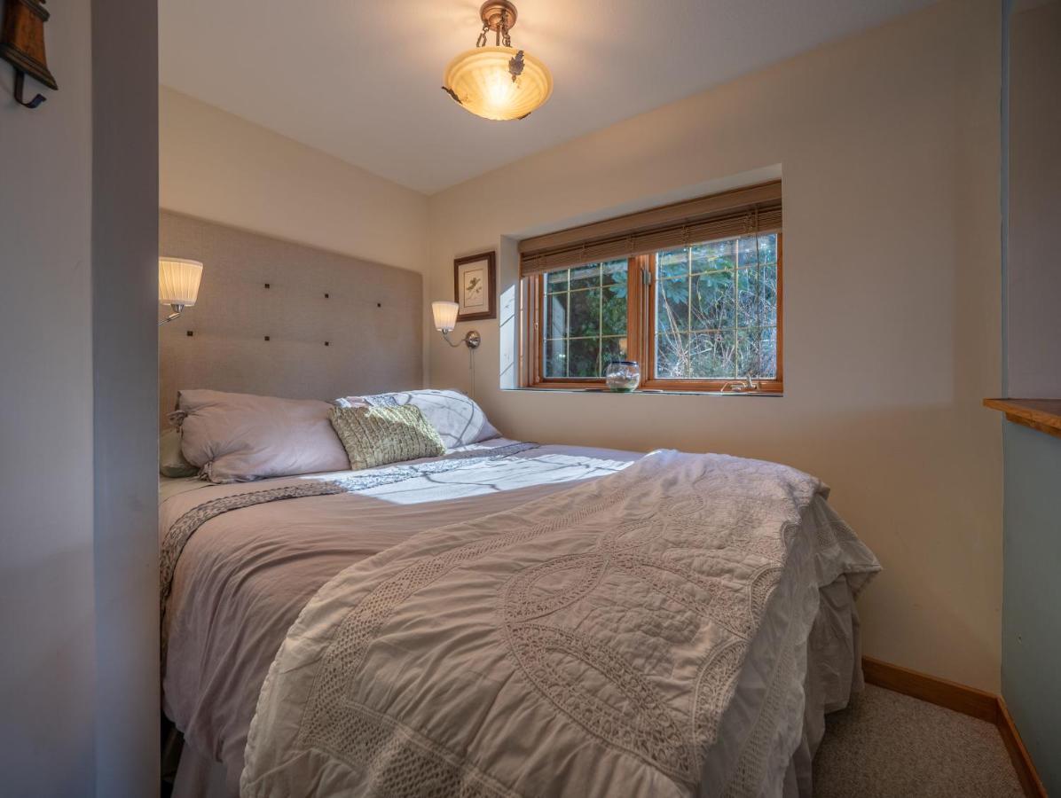 Tranquility Bay Waterfront Inn Sechelt Exteriér fotografie
