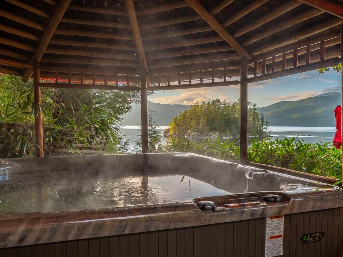 Tranquility Bay Waterfront Inn Sechelt Exteriér fotografie